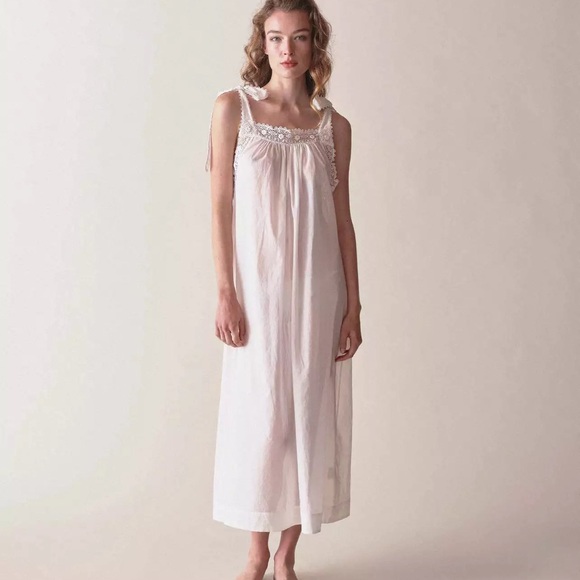 Doen White Chemise with Spaghetti Straps - Picture 1 of 4